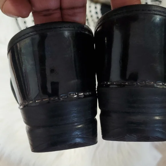 Dansko Black Mules with Reflective Finish Size 39 - Picture 14 of 14